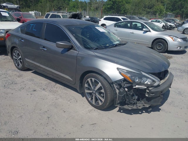 Salvage Nissan Altima Image