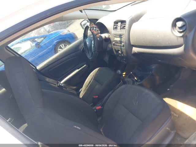 Nissan Versa 1.6 S+