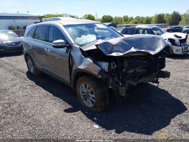 Salvage Kia Sorento Image