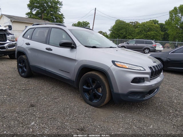 Salvage Jeep Cherokee Image