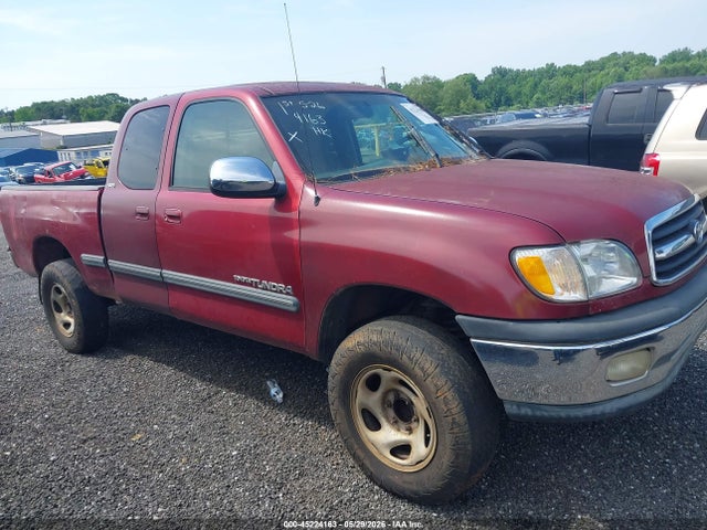 Salvage Toyota Tundra Image