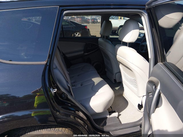Toyota RAV4 Limited V6