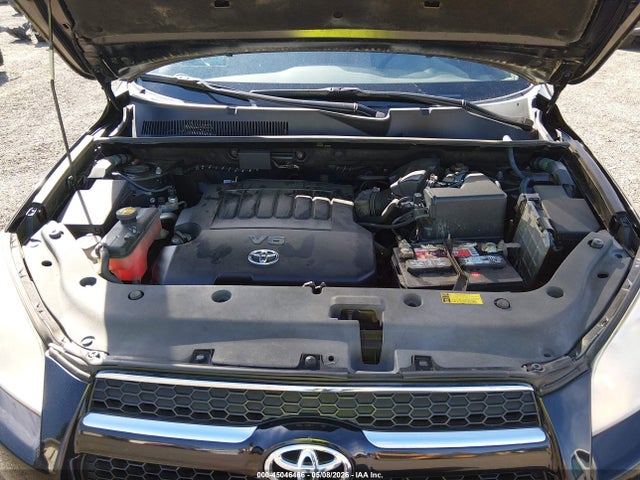 Toyota RAV4 Limited V6