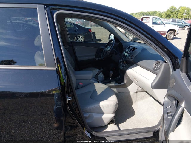 Toyota RAV4 Limited V6
