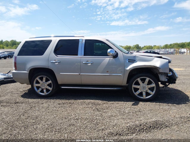 Cadillac Escalade Standard