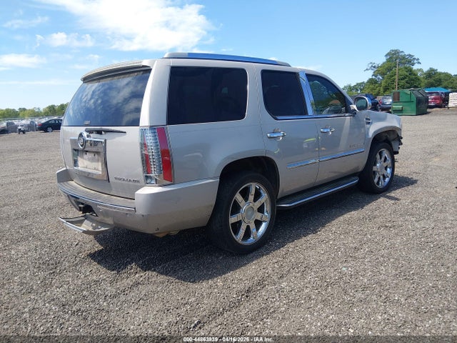 Cadillac Escalade Standard