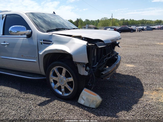 Cadillac Escalade Standard