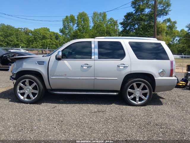 Cadillac Escalade Standard