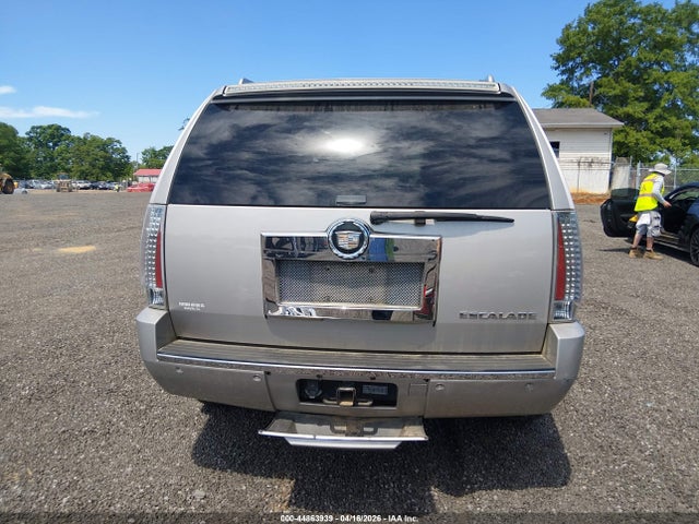 Cadillac Escalade Standard
