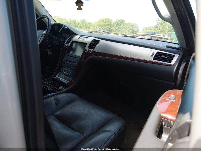 Cadillac Escalade Standard