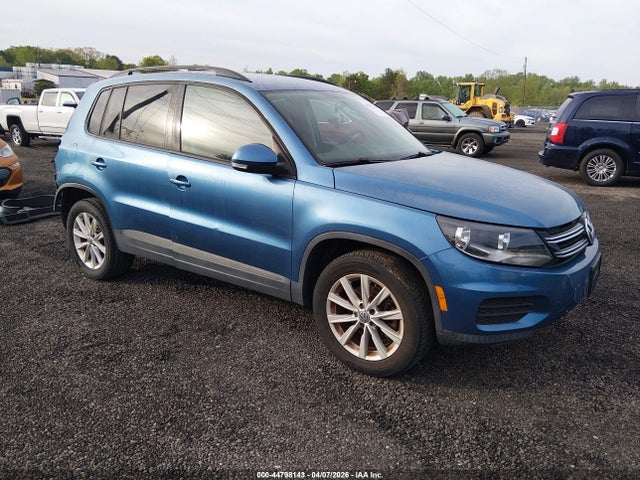 Salvage Volkswagen Tiguan Image