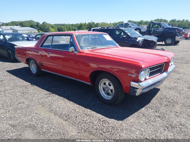 Salvage Pontiac Lemans Image
