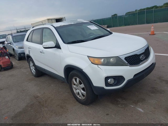 Salvage Kia Sorento Image