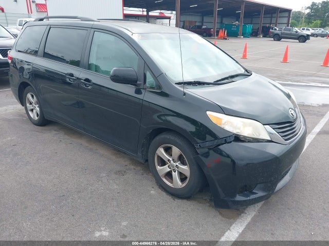 Salvage Toyota Sienna Image