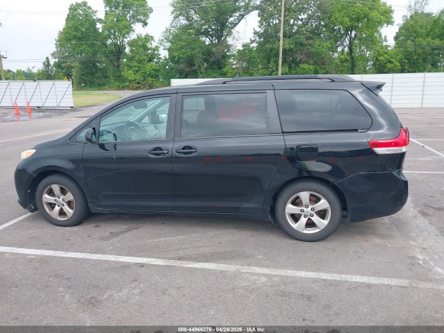 Toyota Sienna Le V6 8 Passenger