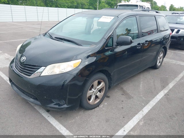 Toyota Sienna Le V6 8 Passenger