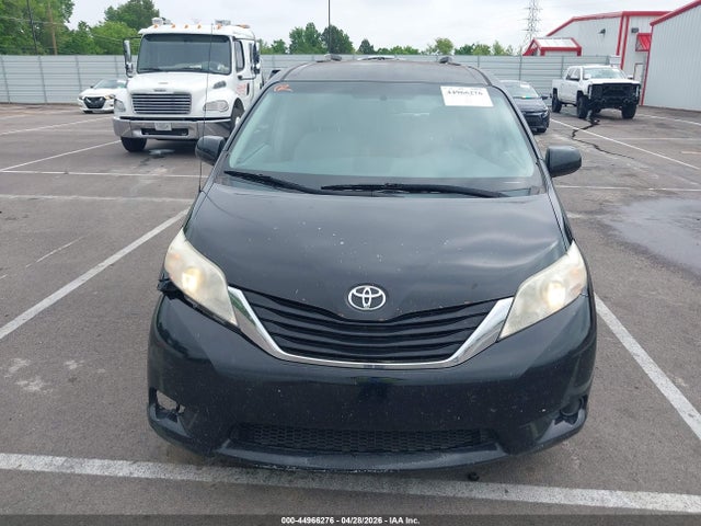 Toyota Sienna Le V6 8 Passenger