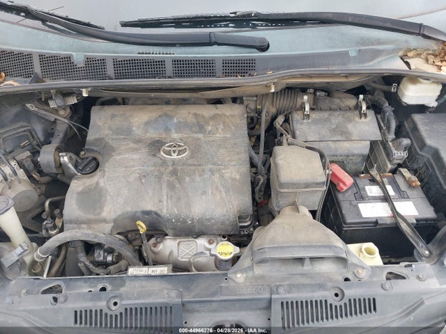Toyota Sienna Le V6 8 Passenger