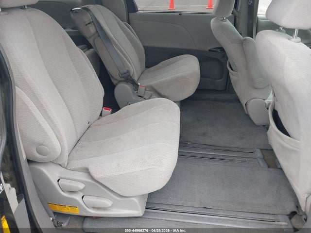 Toyota Sienna Le V6 8 Passenger