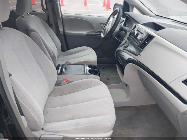 Toyota Sienna Le V6 8 Passenger