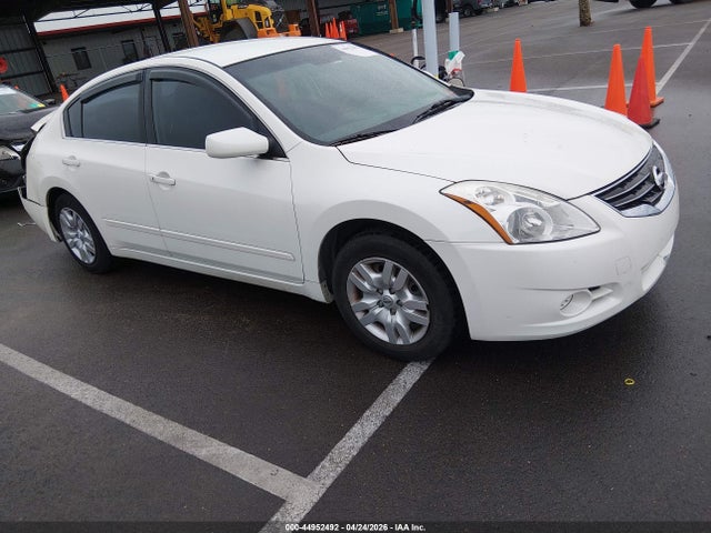 Salvage Nissan Altima Image