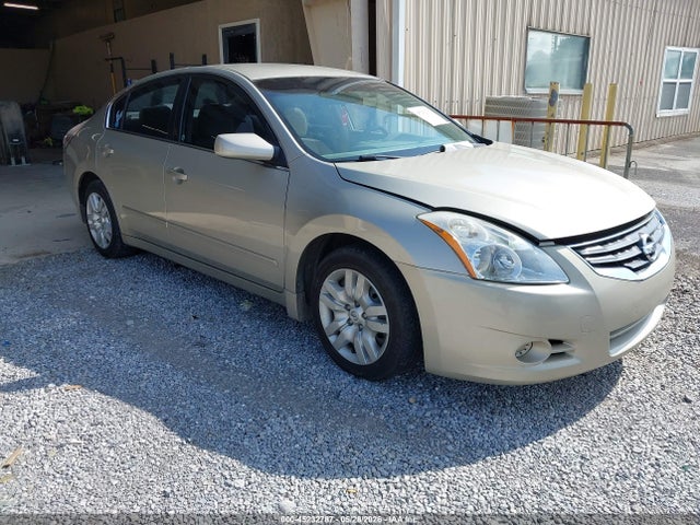 Salvage Nissan Altima Image