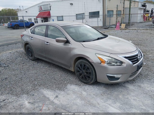 Salvage Nissan Altima Image