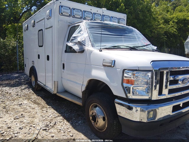 Salvage Ford Medx Ambulance Image