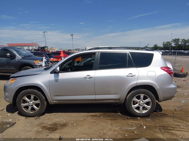 Toyota RAV4 Limited V6