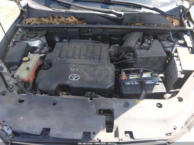 Toyota RAV4 Limited V6
