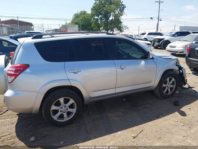 Toyota RAV4 Limited V6