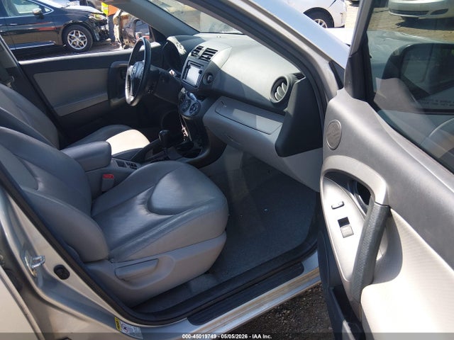 Toyota RAV4 Limited V6