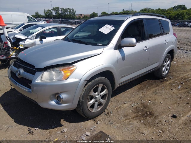 Toyota RAV4 Limited V6