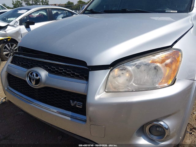 Toyota RAV4 Limited V6