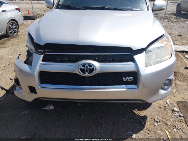 Toyota RAV4 Limited V6