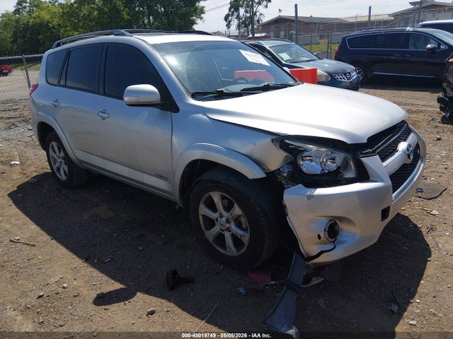 Salvage Toyota RAV4 Image