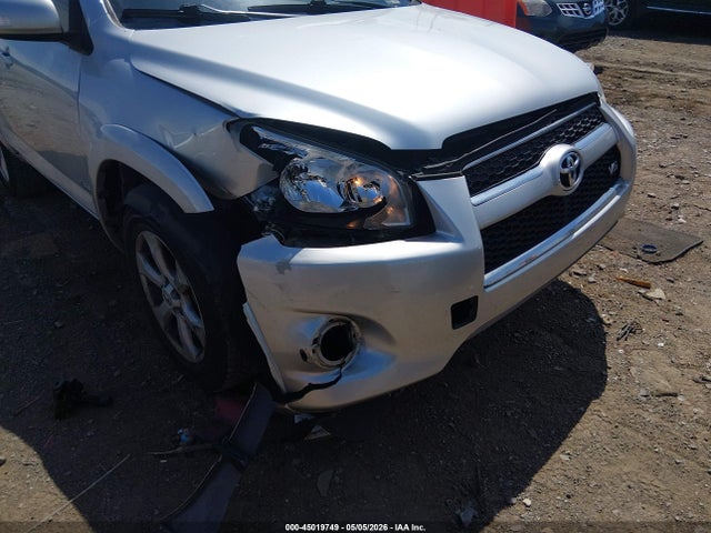 Toyota RAV4 Limited V6
