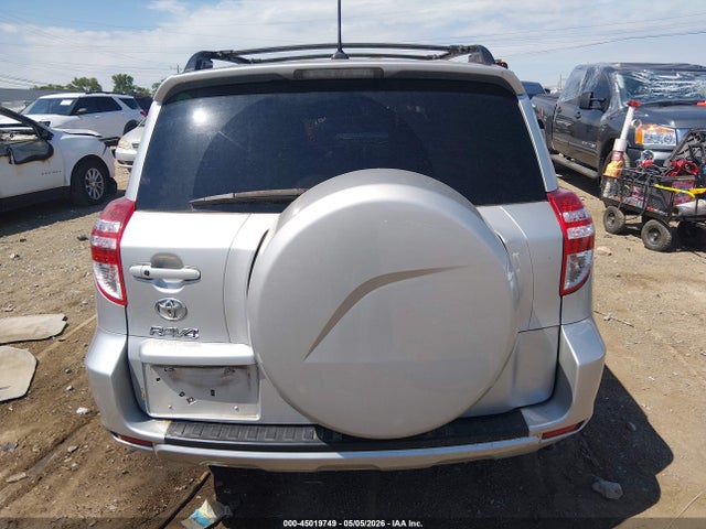 Toyota RAV4 Limited V6