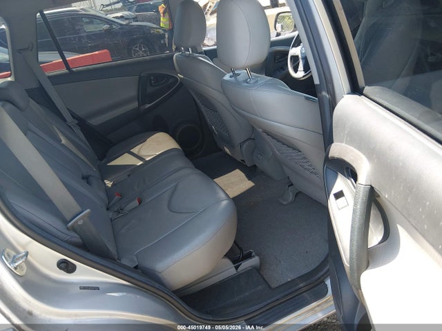 Toyota RAV4 Limited V6