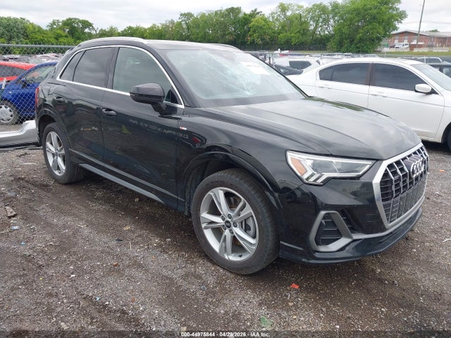 Salvage Audi Q3 Image
