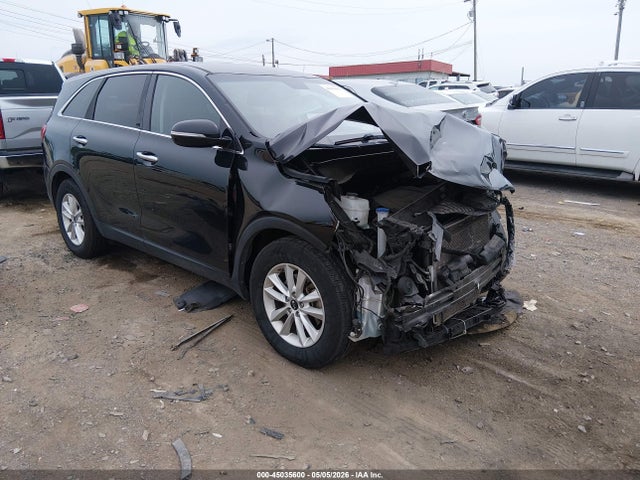 Salvage Kia Sorento Image