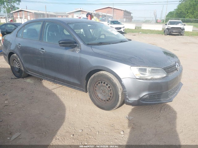 Salvage Volkswagen Jetta Image