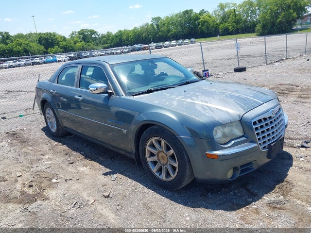 Salvage Chrysler 300c Image