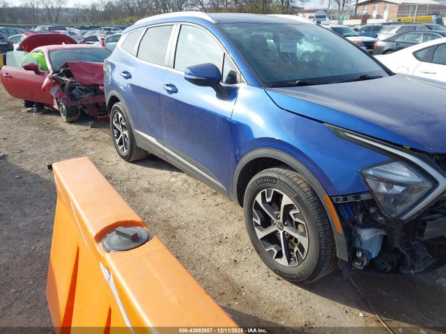 Salvage Kia Sportage Image