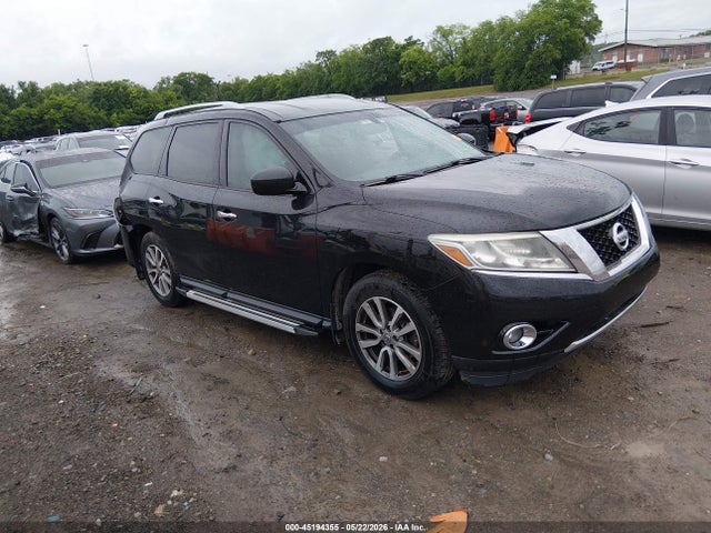 Salvage Nissan Pathfinder Image