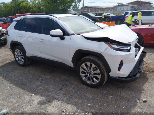 Salvage Toyota RAV4 Image