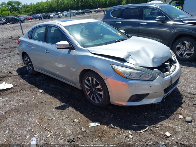 Salvage Nissan Altima Image