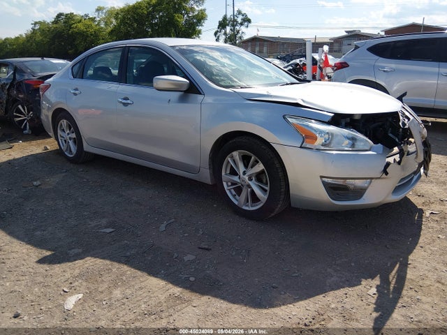 Salvage Nissan Altima Image