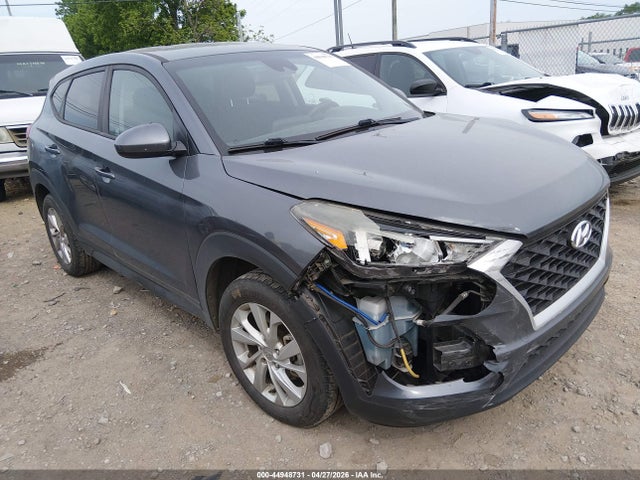 Salvage Hyundai TUCSON Image