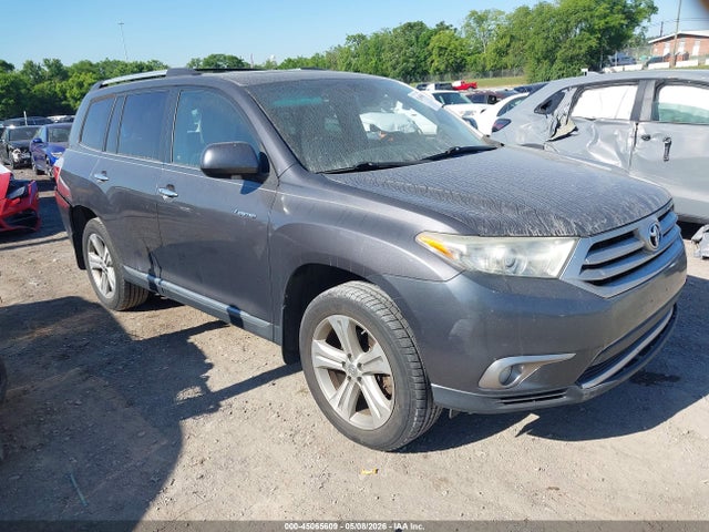 Salvage Toyota Highlander Image